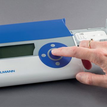Quantum Blue&#174; Compact bench top lateral flow reader for rapid, quantitative determination of calprotectin levels and TDM assays. Ideal POC test